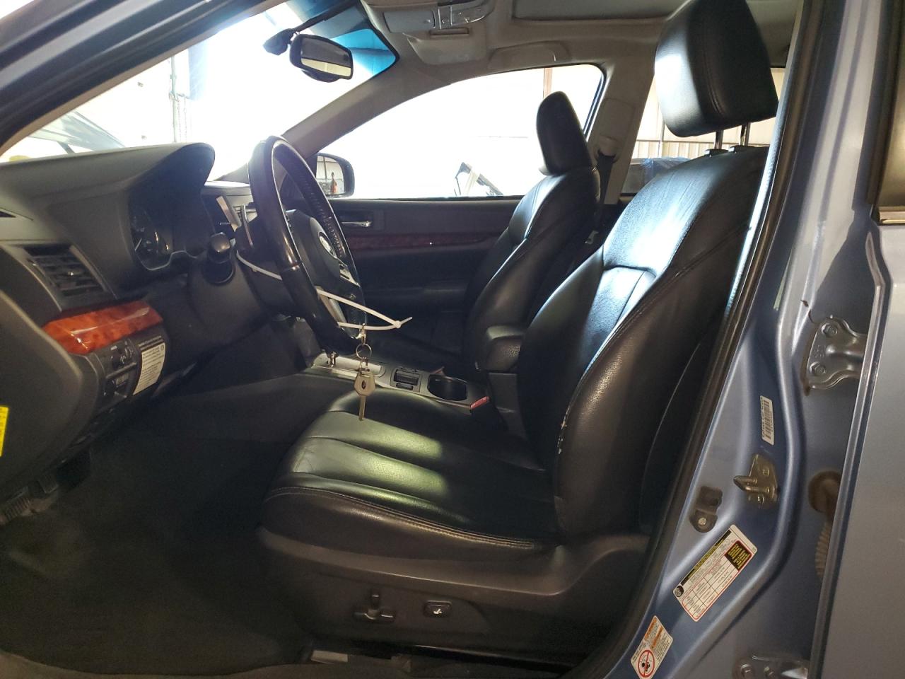2010 Subaru Outback - Image 7