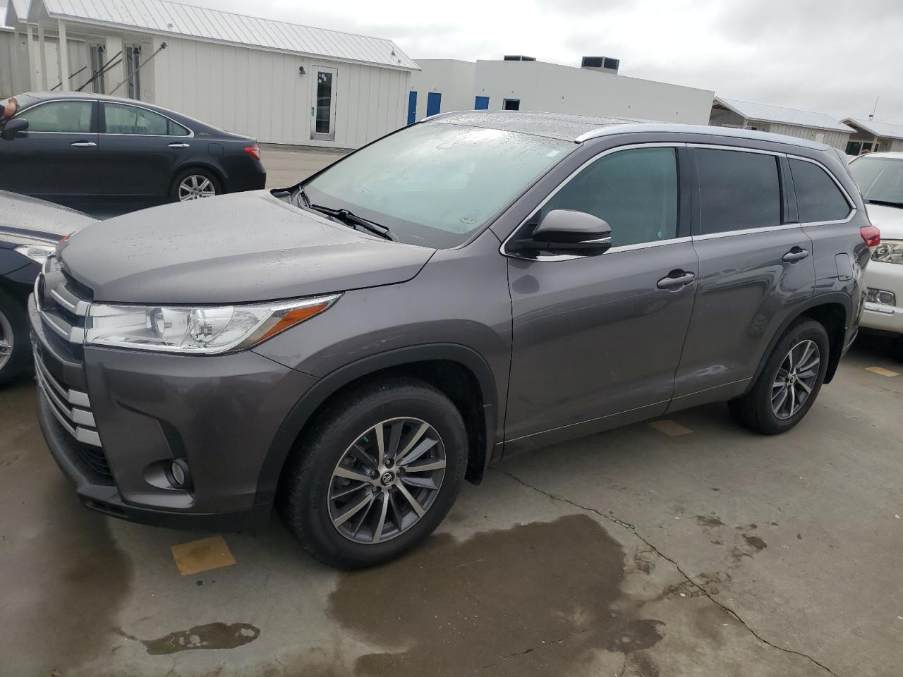 5TDJZRFH9HS478017 2017 TOYOTA HIGHLANDER - Image 1