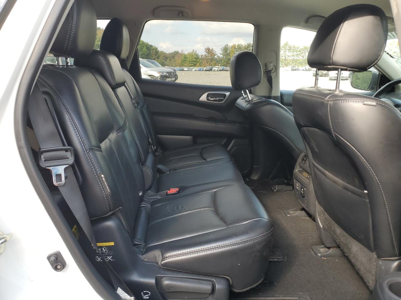 2018 Nissan Pathfinder - Image 11