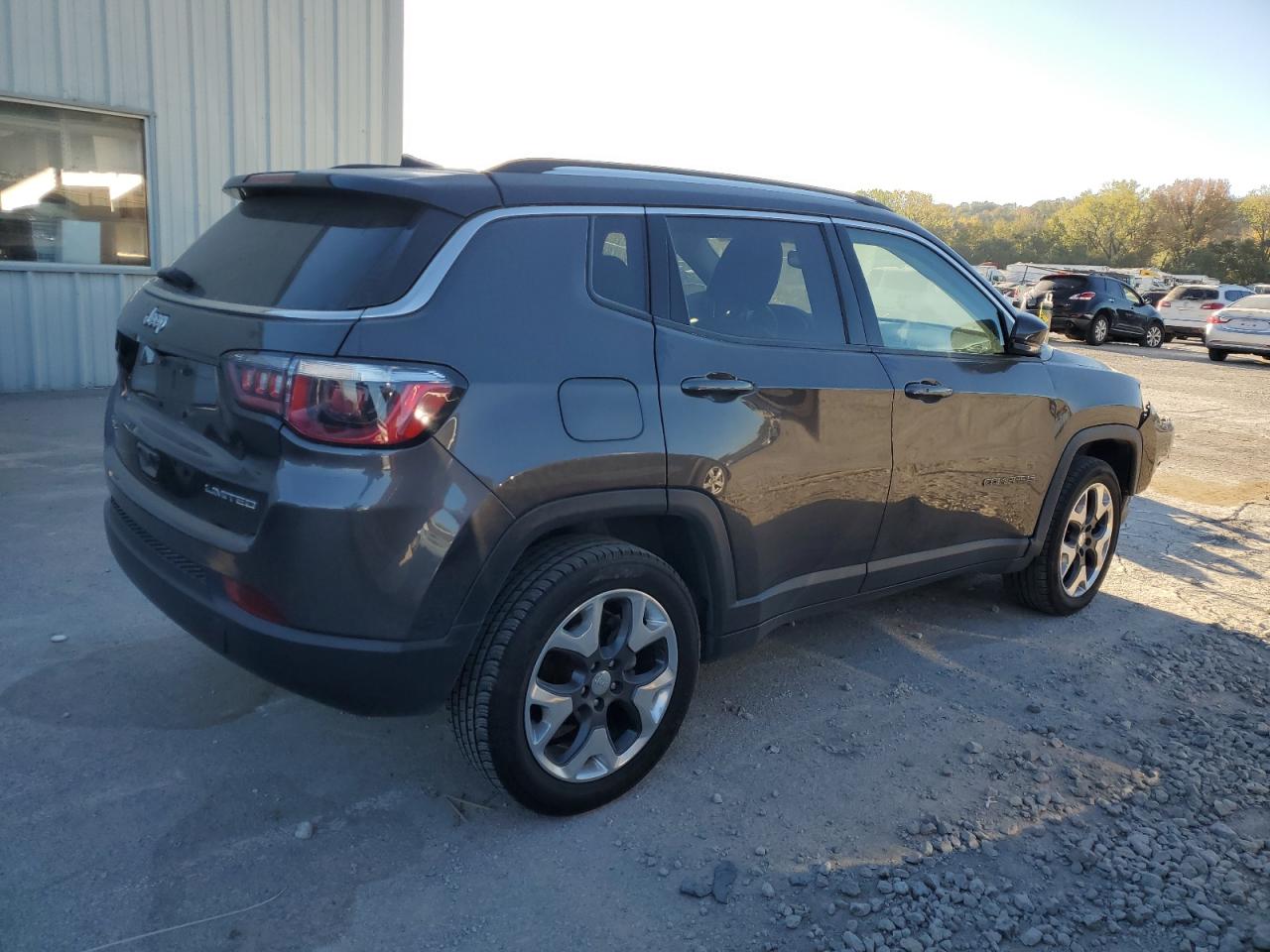 2018 Jeep Compass - Image 3