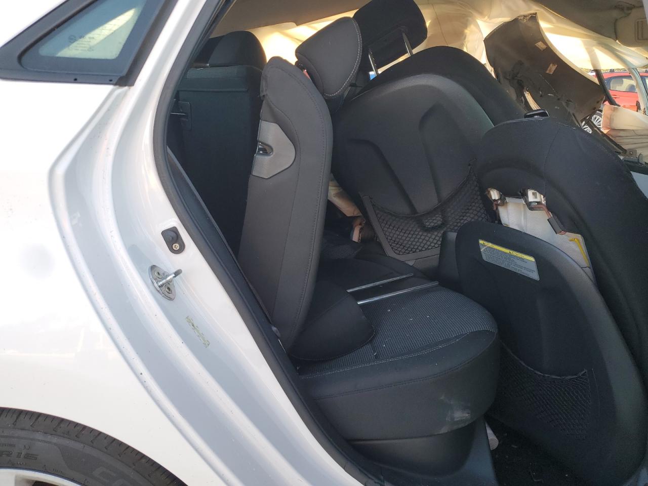 2013 Hyundai Elantra - Image 10