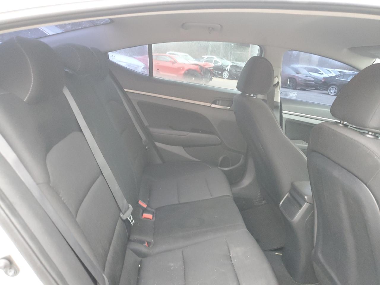 2018 Hyundai Elantra - Image 10