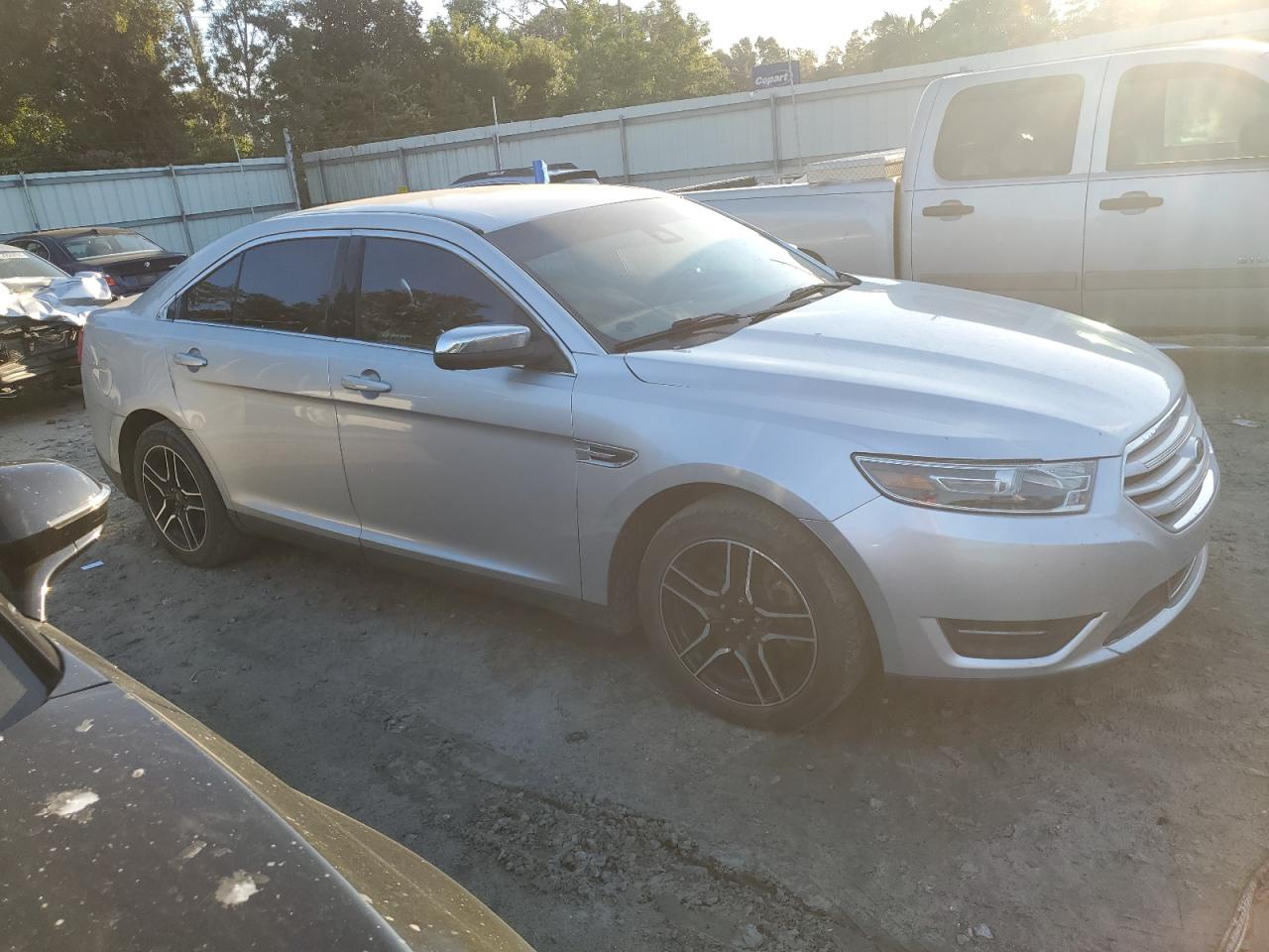 VIN 1FAHP2F80JG129491 2018 FORD TAURUS no.4