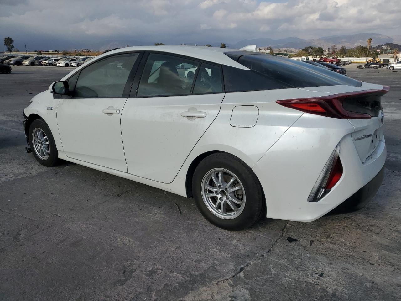 VIN JTDKARFP2H3067269 2017 TOYOTA PRIUS no.2