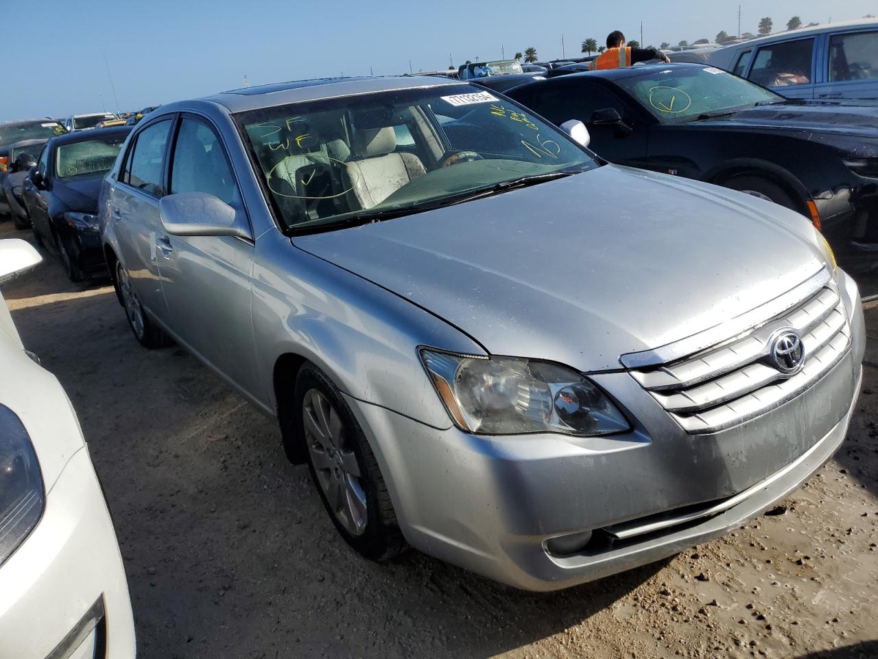 2005 Toyota Avalon - Image 4
