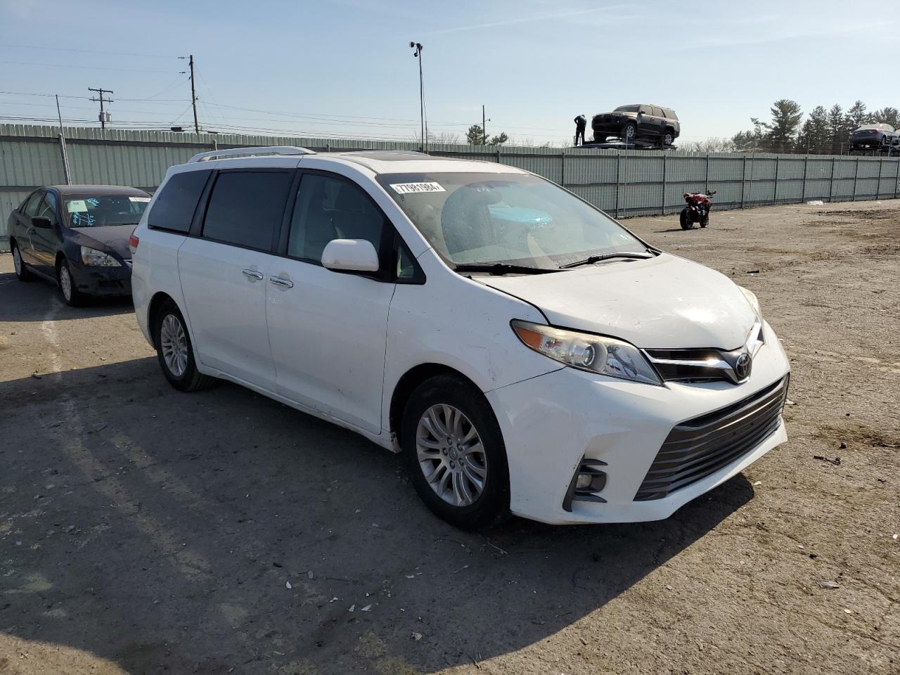 2011 Toyota Sienna - Image 4