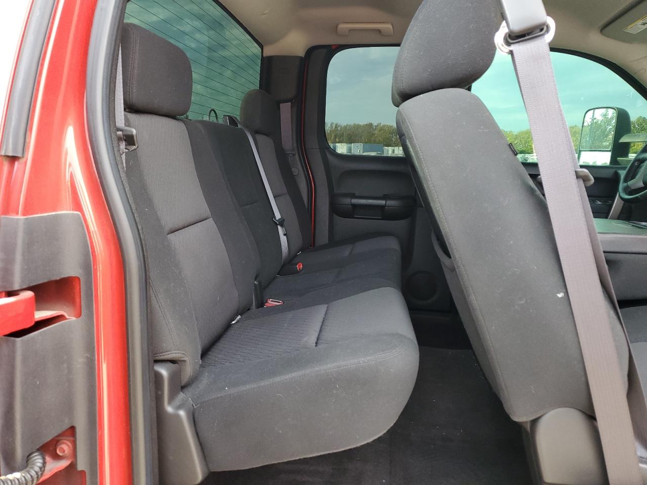 2011 Chevrolet Silverado - Image 11