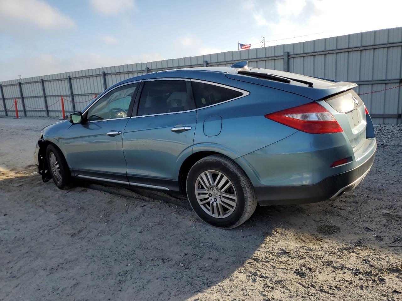 2015 Honda Crosstour - Image 2
