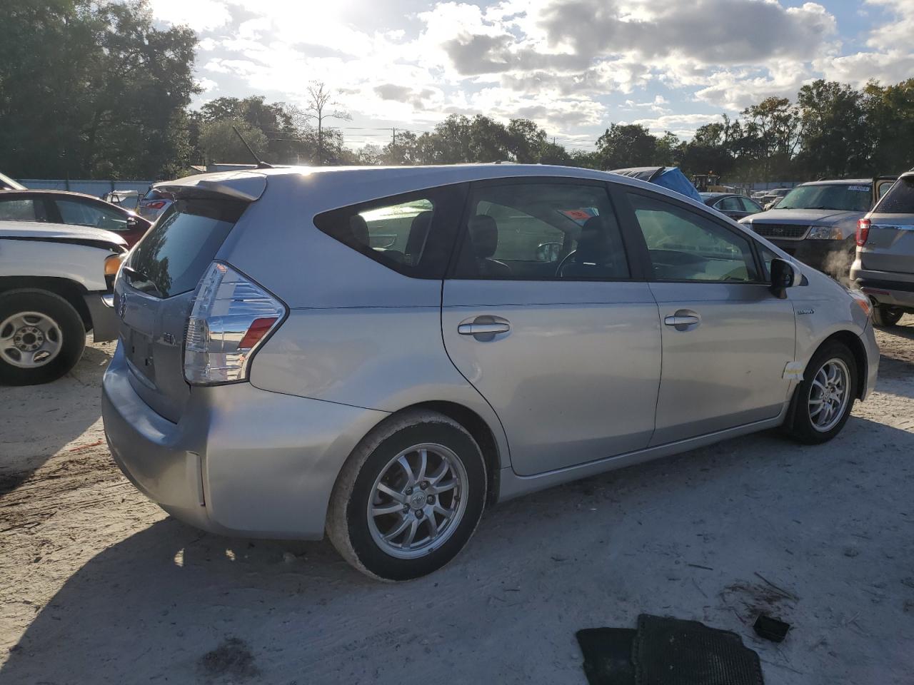 VIN JTDZN3EU9D3200367 2013 TOYOTA PRIUS no.3