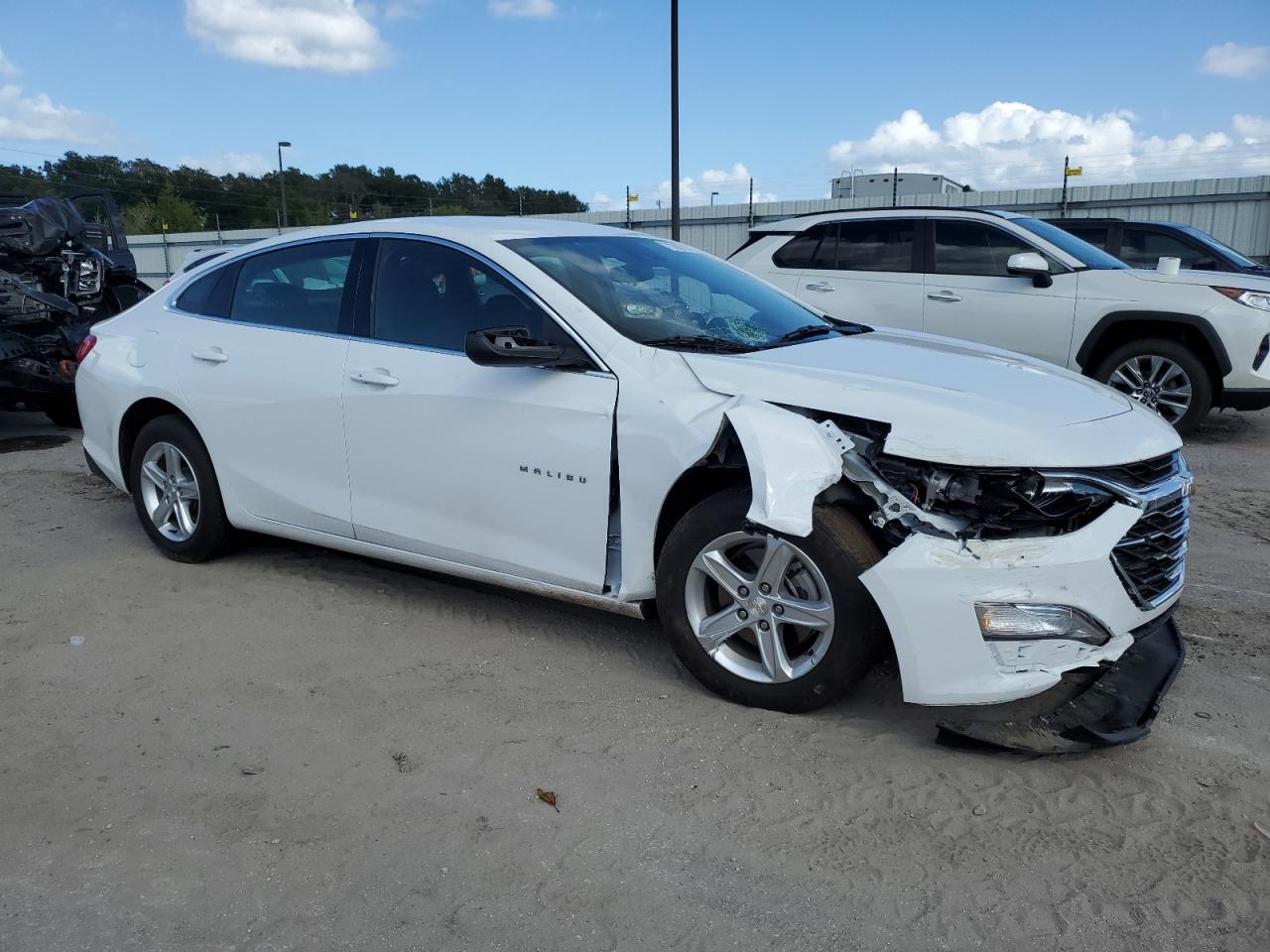 VIN 1G1ZC5ST9RF204575 2024 CHEVROLET MALIBU no.4