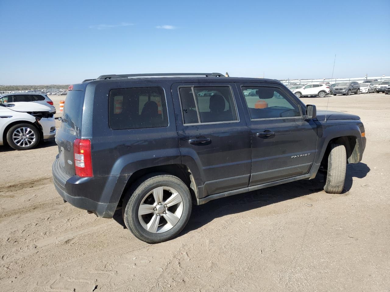 VIN 1C4NJRFB5ED520713 2014 JEEP PATRIOT no.3