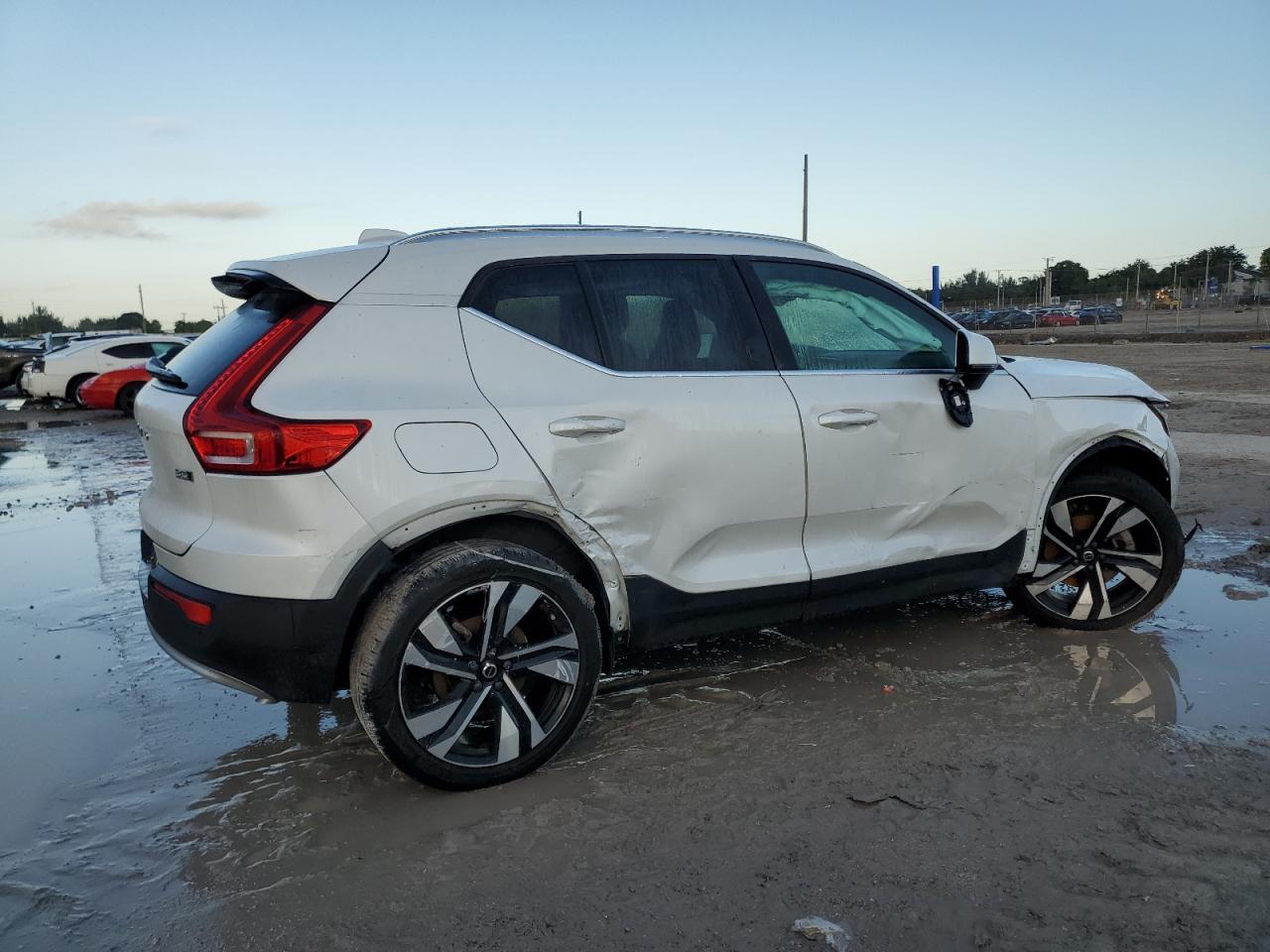 2023 Volvo Xc40 Ultimate VIN: YV4L12UF7P2032461 Lot: 77300154