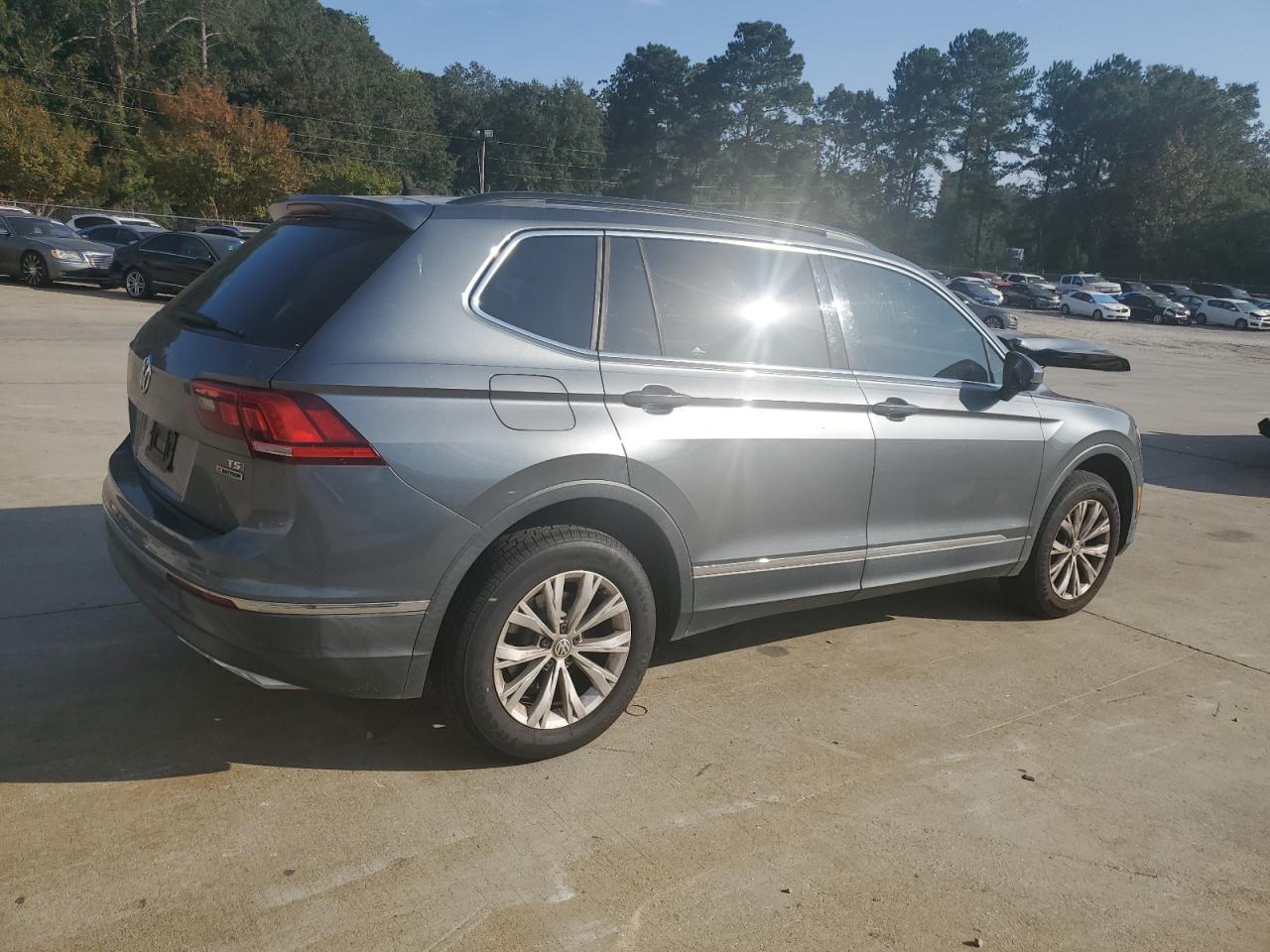 2018 Volkswagen Tiguan - Image 3