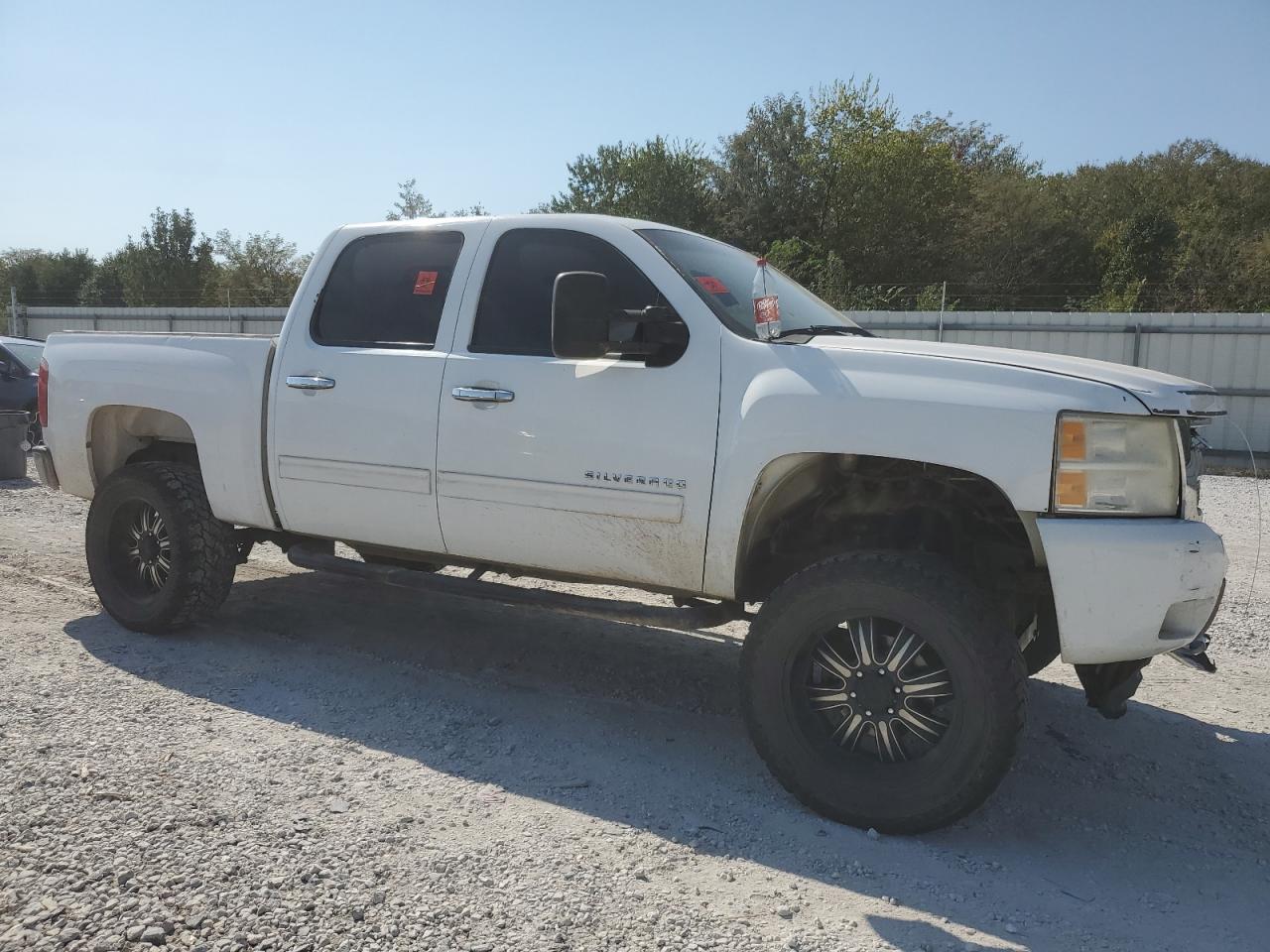 2011 Chevrolet Silverado - Image 4
