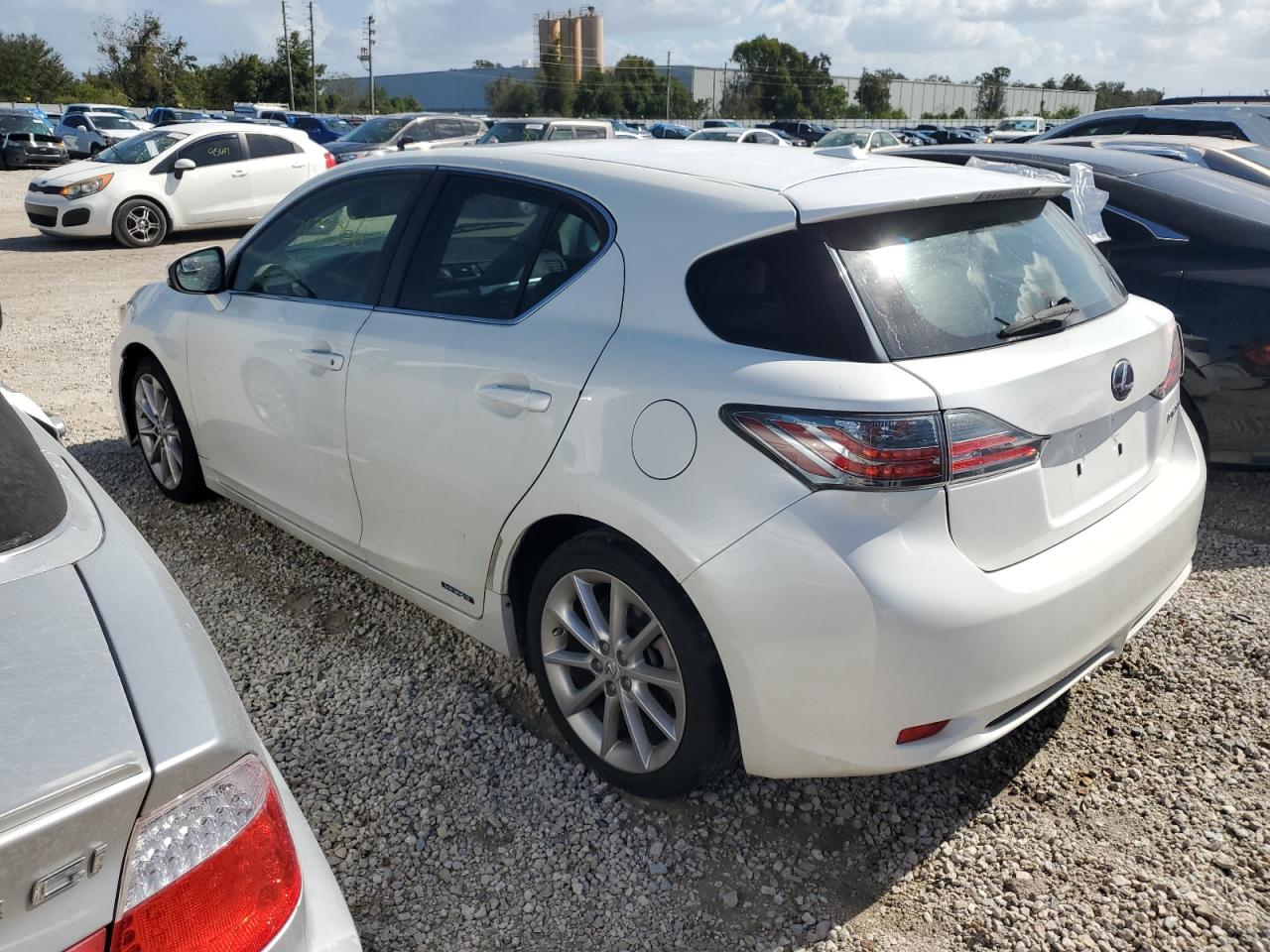 VIN JTHKD5BH3D2161819 2013 LEXUS CT 200 no.2