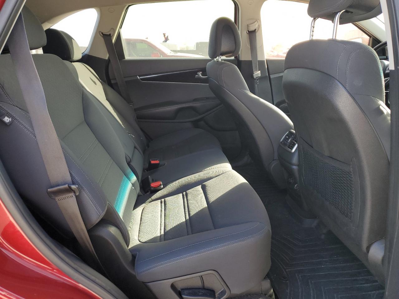 2016 Kia Sorento - Image 11
