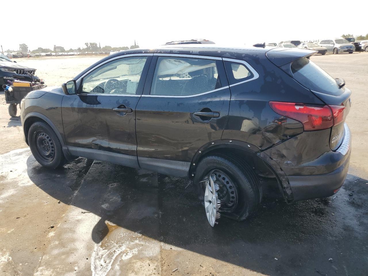 2018 Nissan Rogue - Image 2
