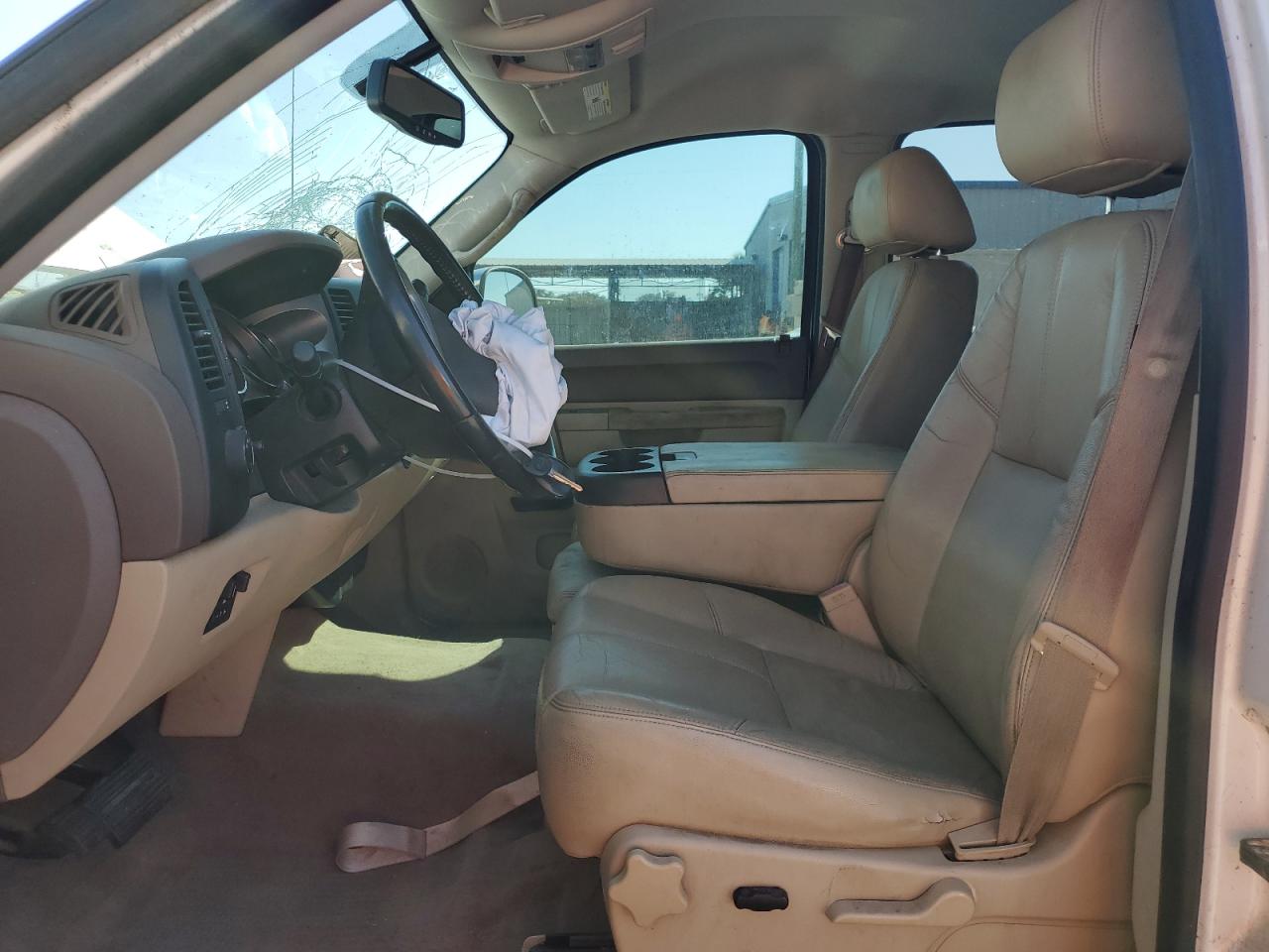 2012 Chevrolet Silverado - Image 7