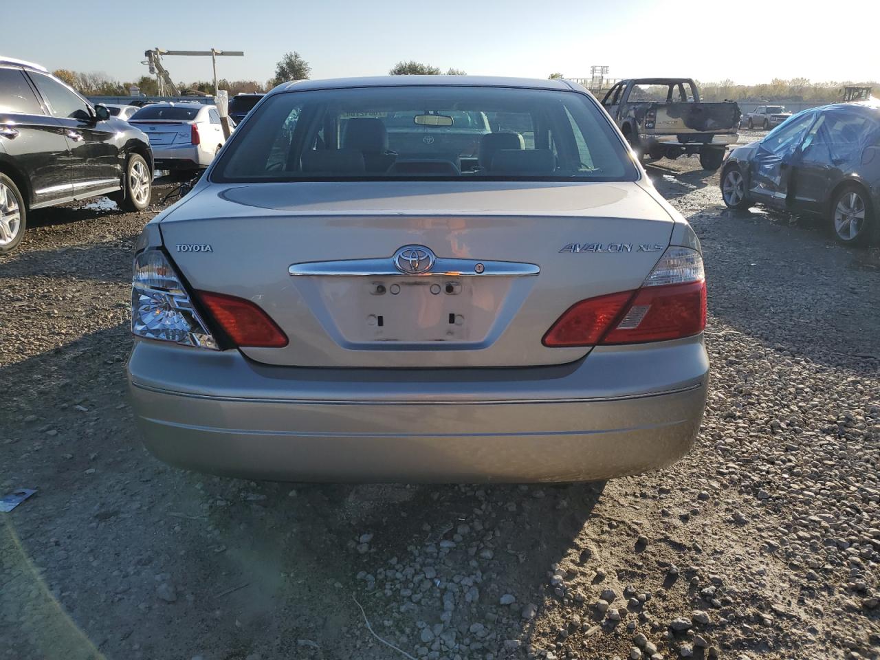 2003 Toyota Avalon - Image 6