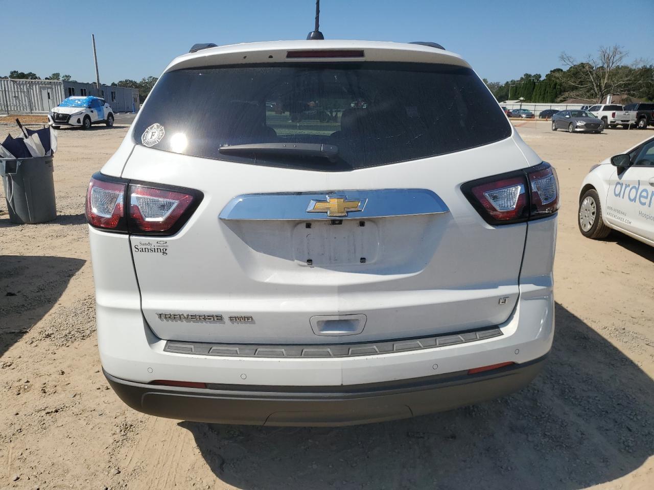 1GNKVHKD2HJ132392 2017 Chevrolet Traverse Lt