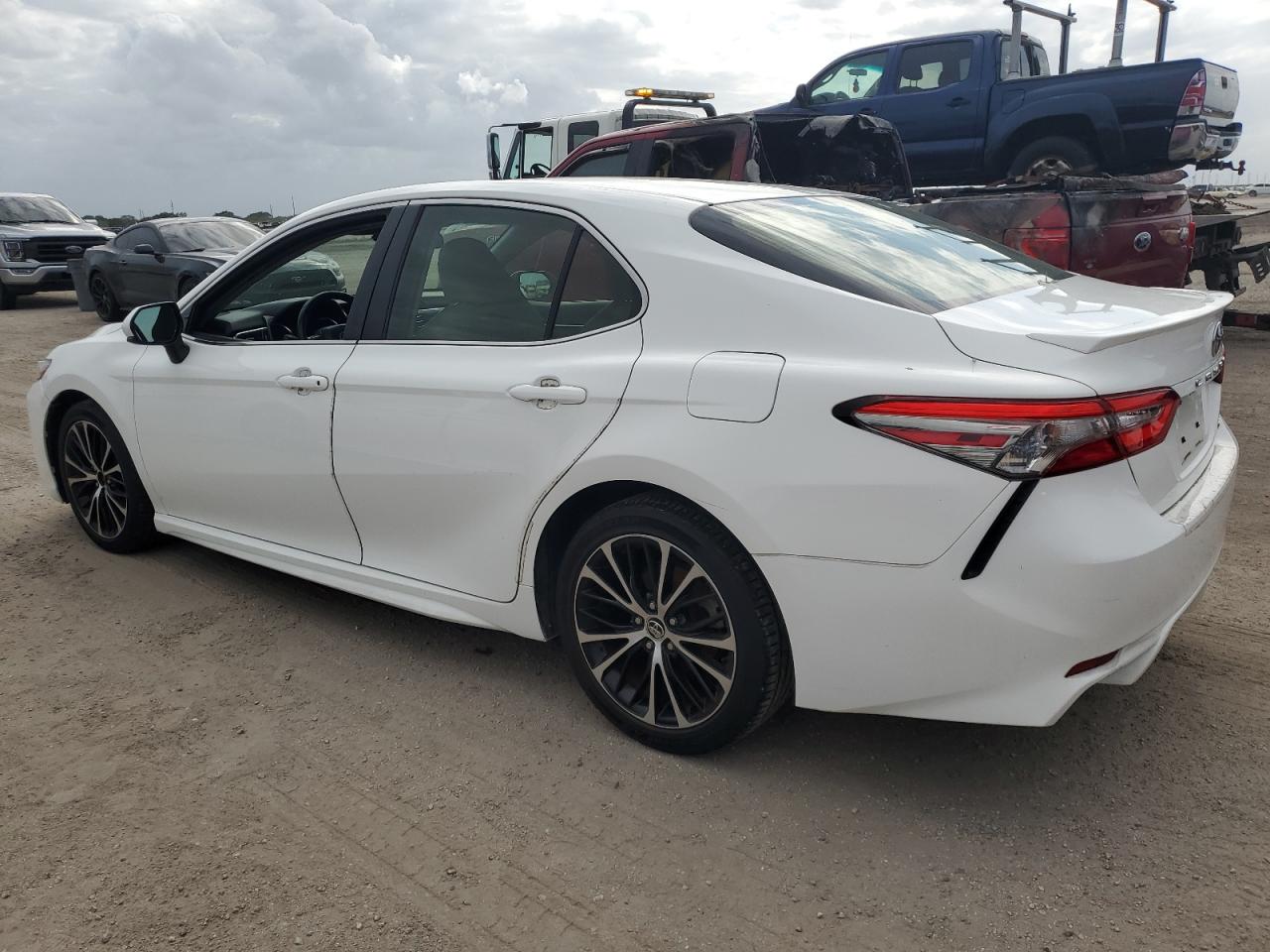 JTNB11HK4J3005439 2018 TOYOTA CAMRY - Image 2