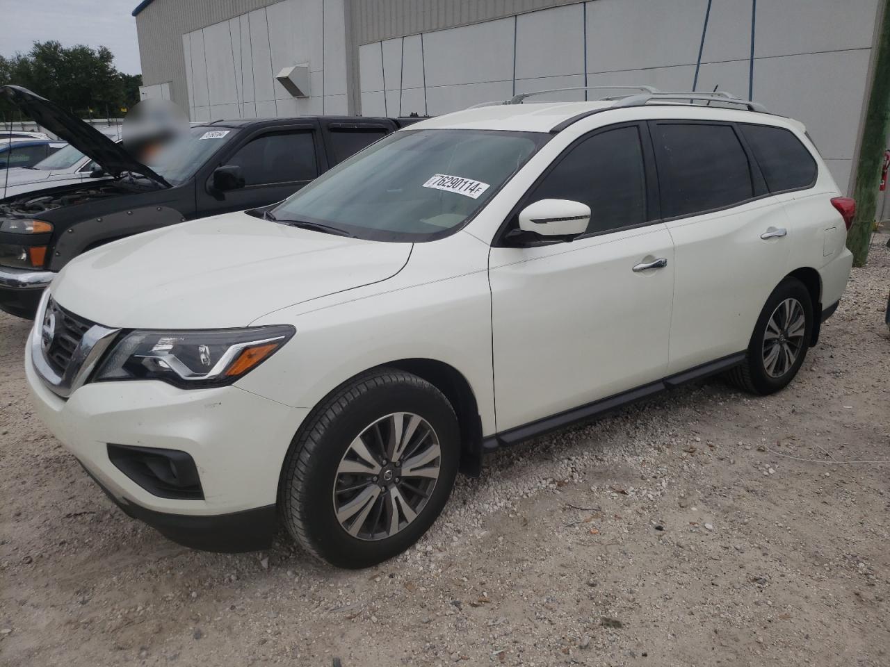 2017 Nissan Pathfinder - Image 1