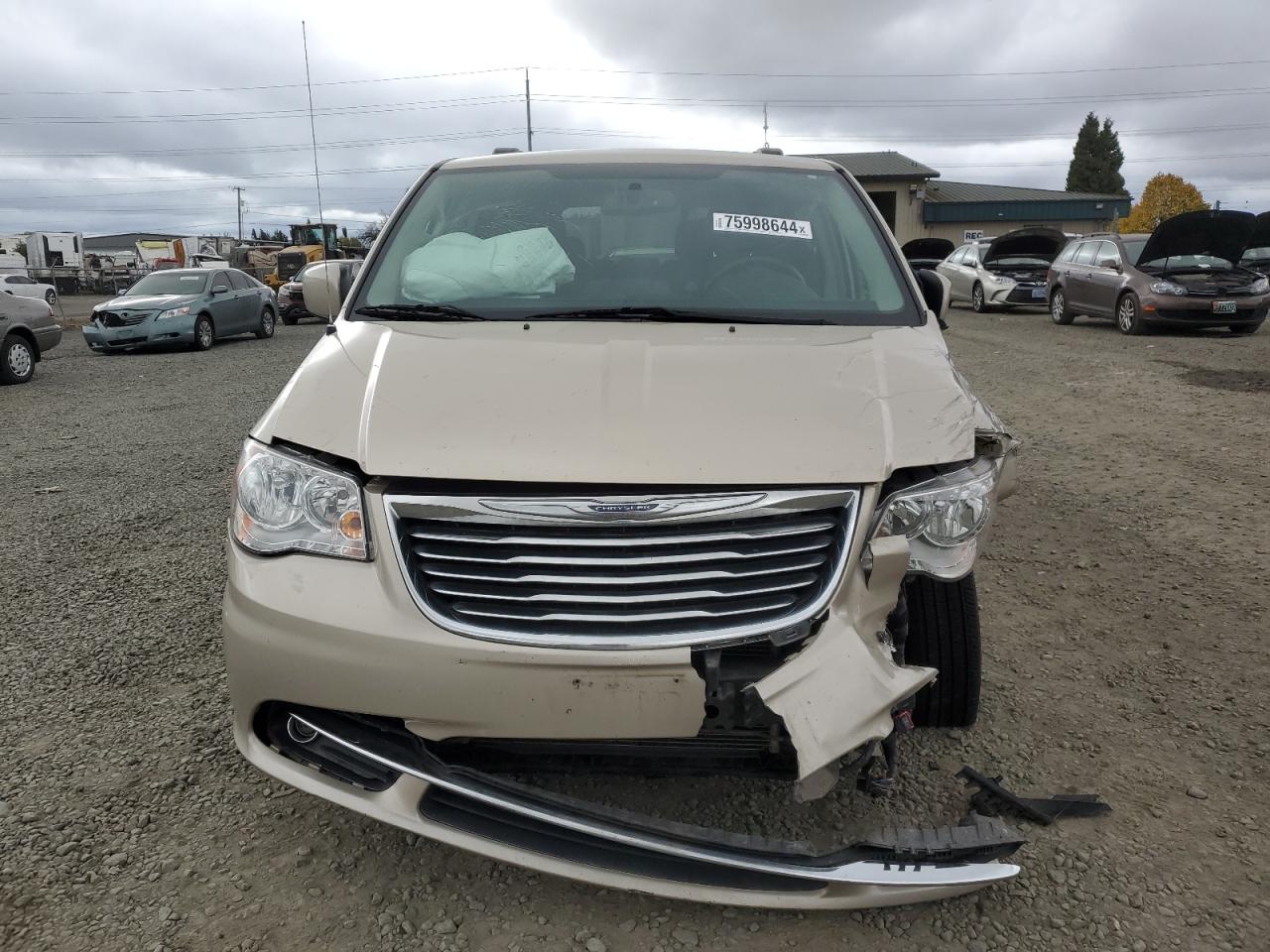 2016 Chrysler Town & Country - Image 5