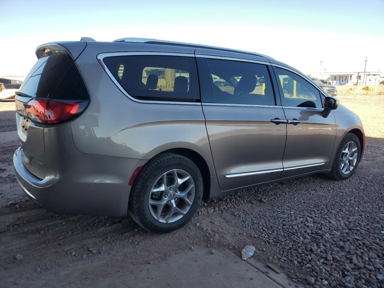 2017 Chrysler Pacifica - Image 3