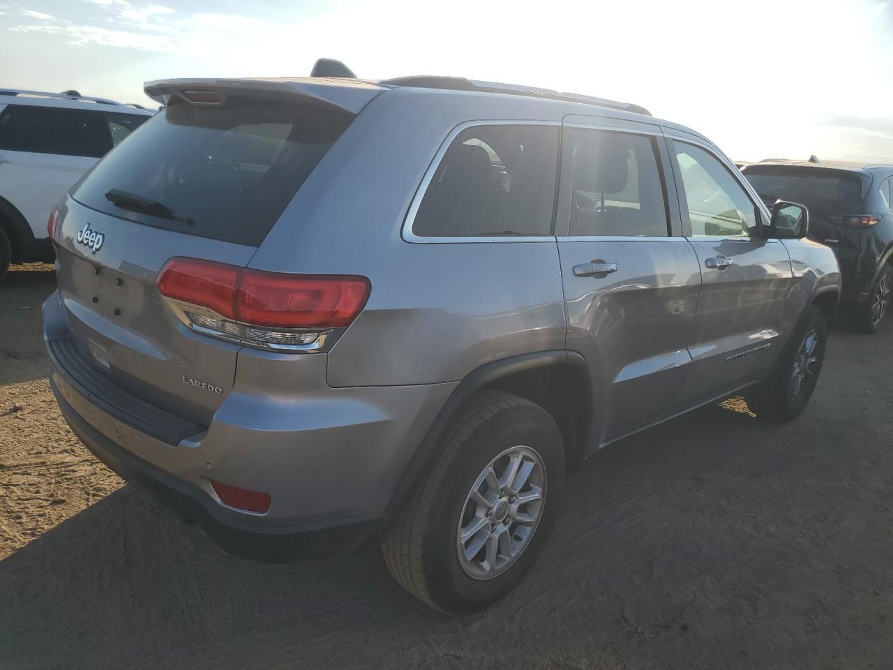 2018 Jeep Grand Cherokee - Image 3