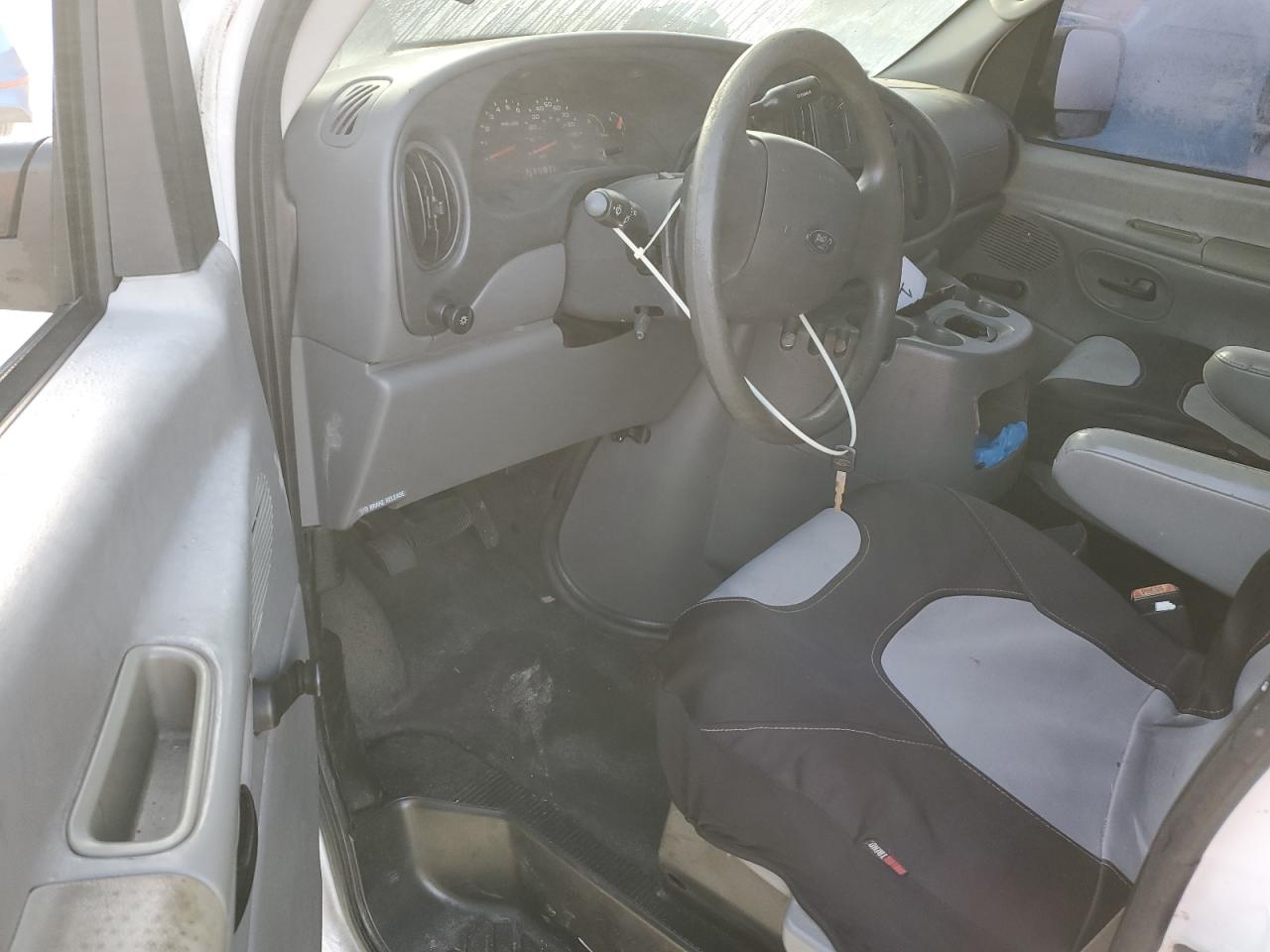 2005 Ford Econoline - Image 8