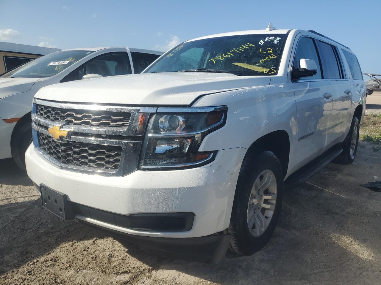 VIN 1GNSKHKC4KR243938 2019 CHEVROLET SUBURBAN no.1