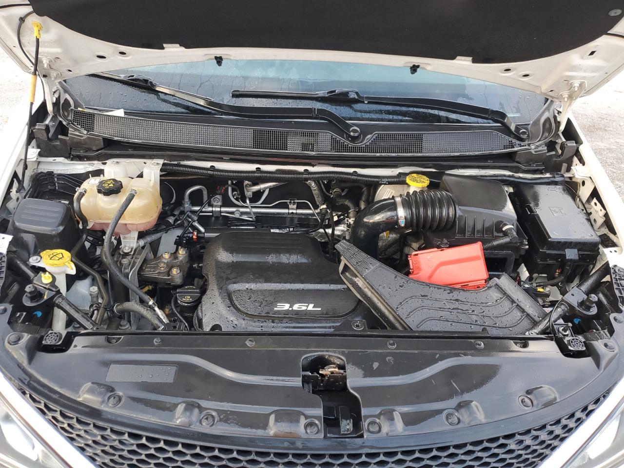 2019 Chrysler Pacifica - Image 12