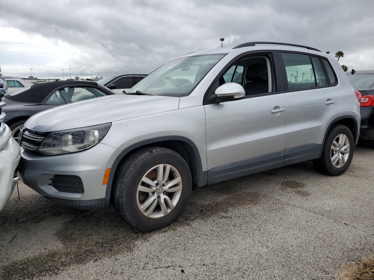 WVGBV7AX9HK022010 2017 VOLKSWAGEN TIGUAN - Image 1