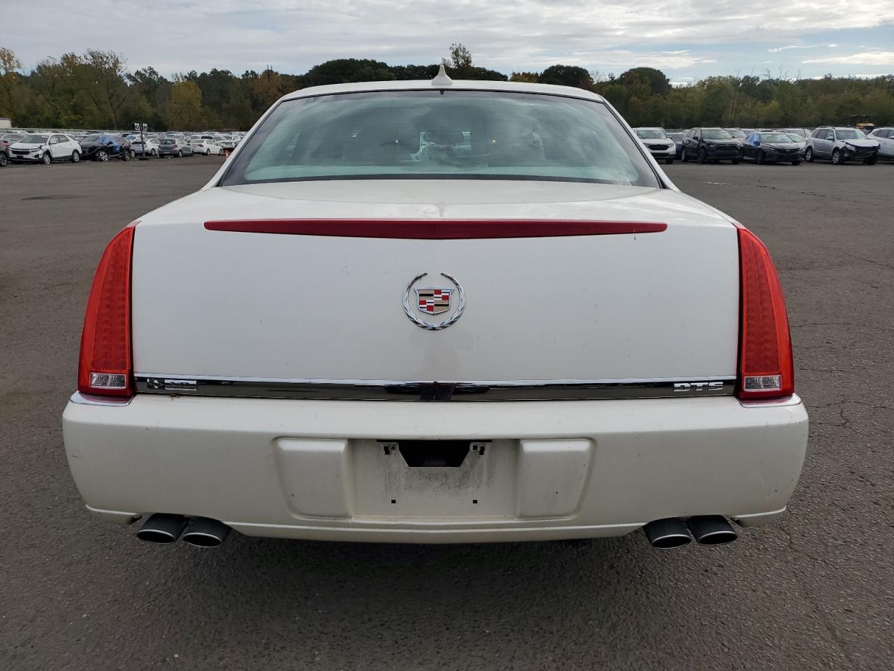 1G6KA5E61BU104530 2011 Cadillac Dts