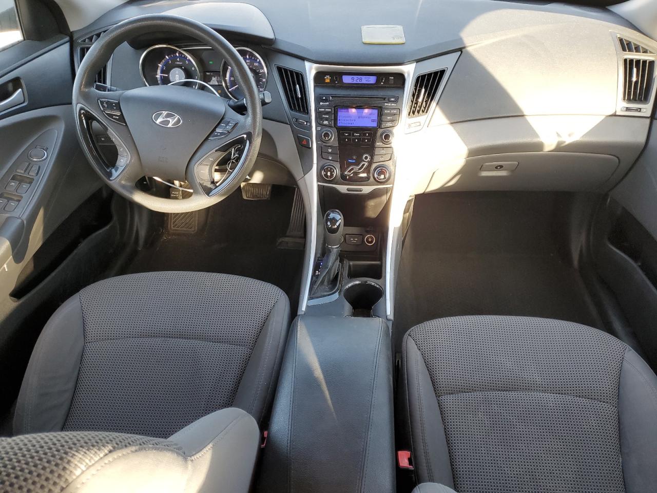 2012 Hyundai Sonata - Image 8