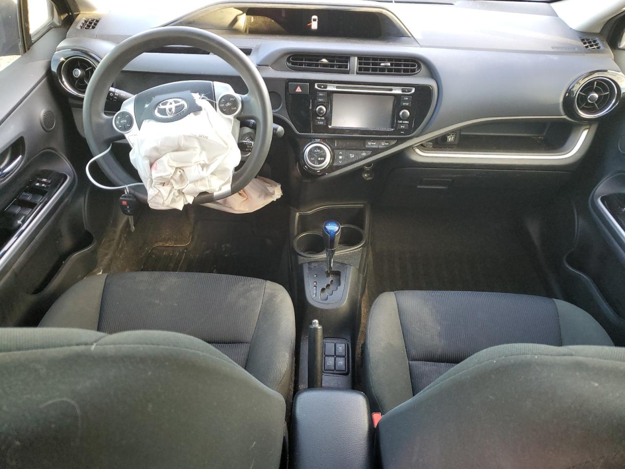 2015 Toyota Prius - Image 8