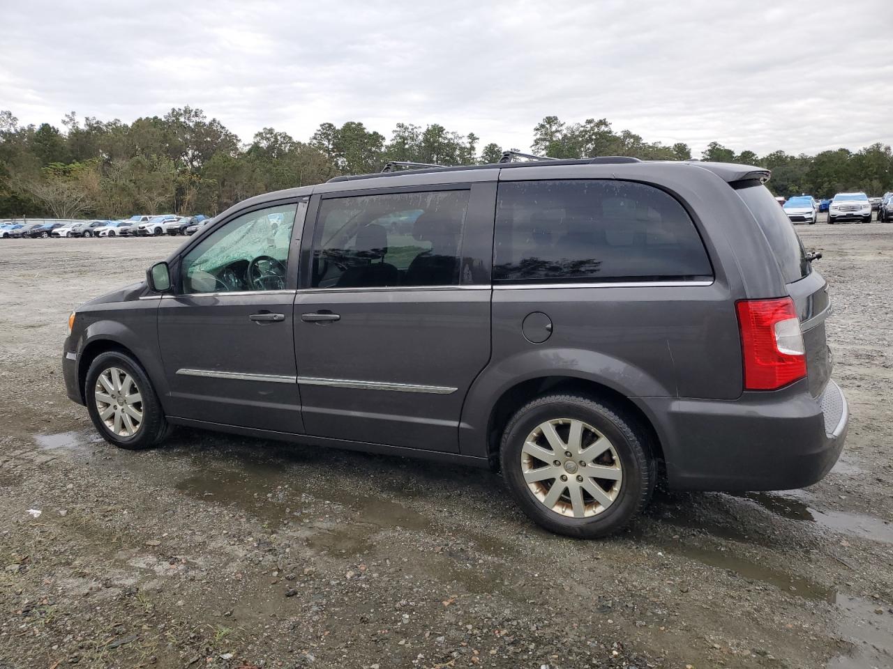 2015 Chrysler Town & Country - Image 2