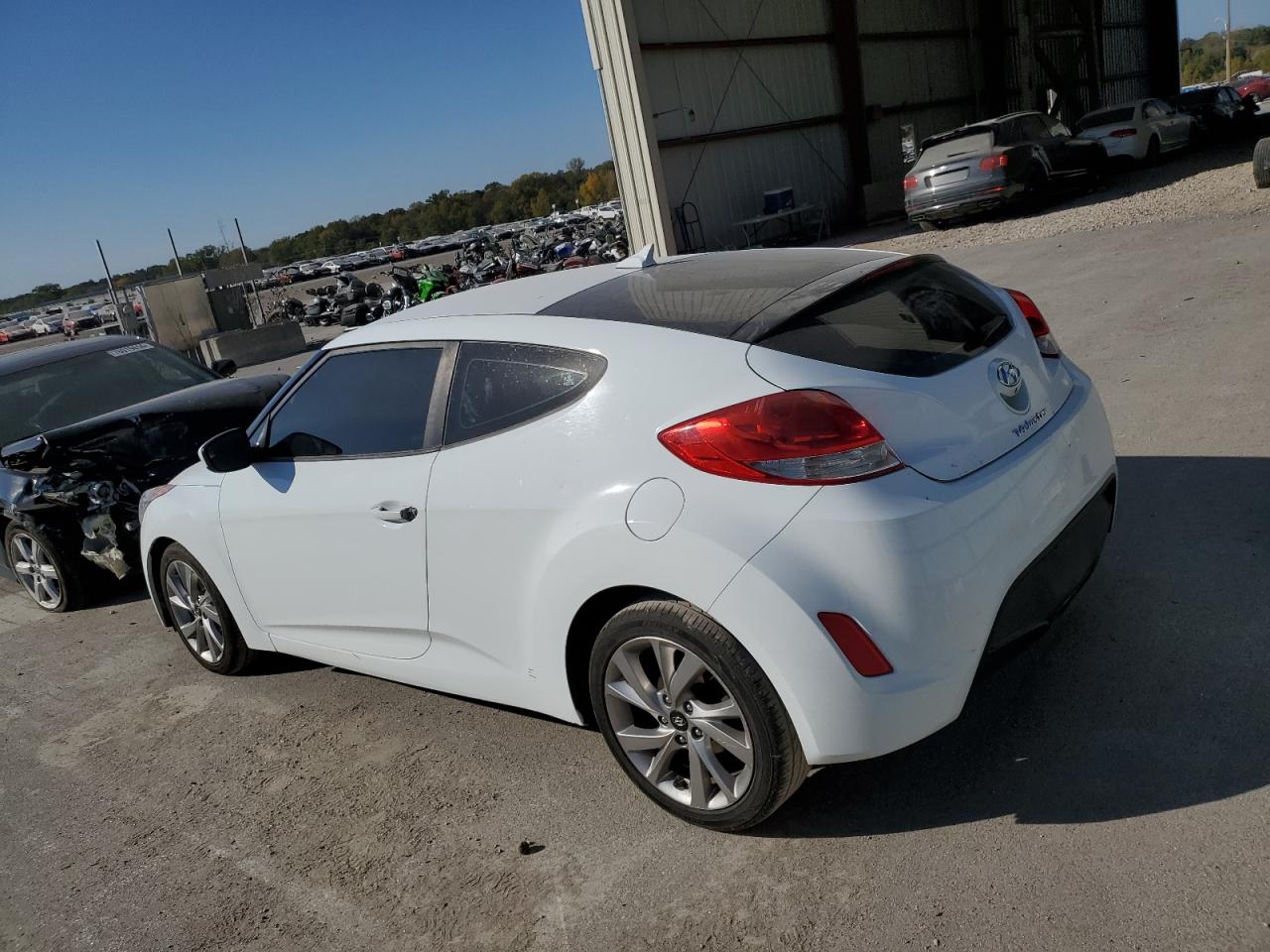 2017 Hyundai Veloster - Image 2
