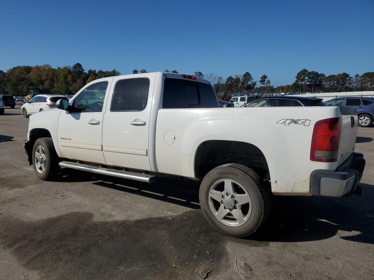 2011 GMC Sierra - Image 2