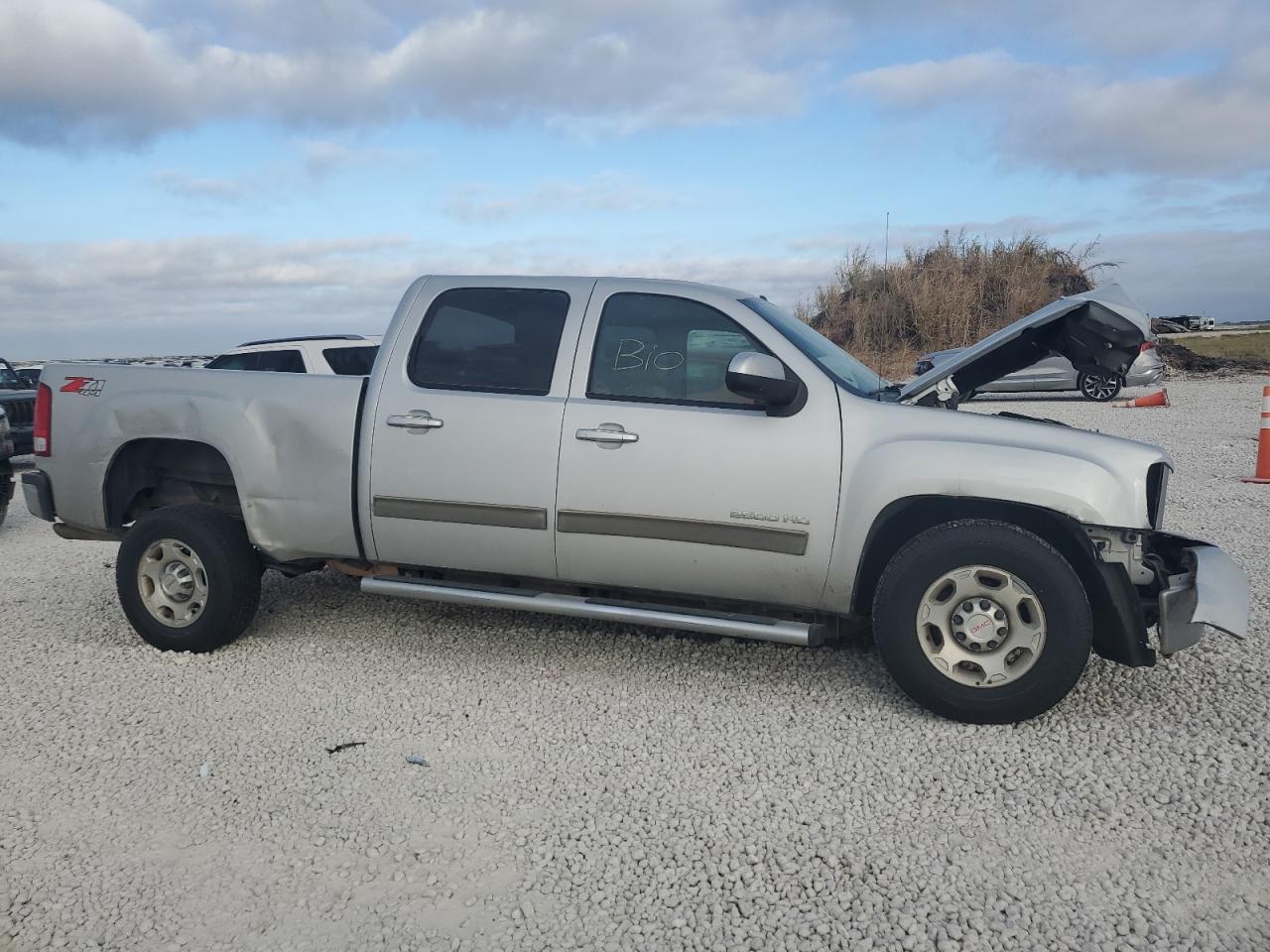 2010 GMC Sierra - Image 4