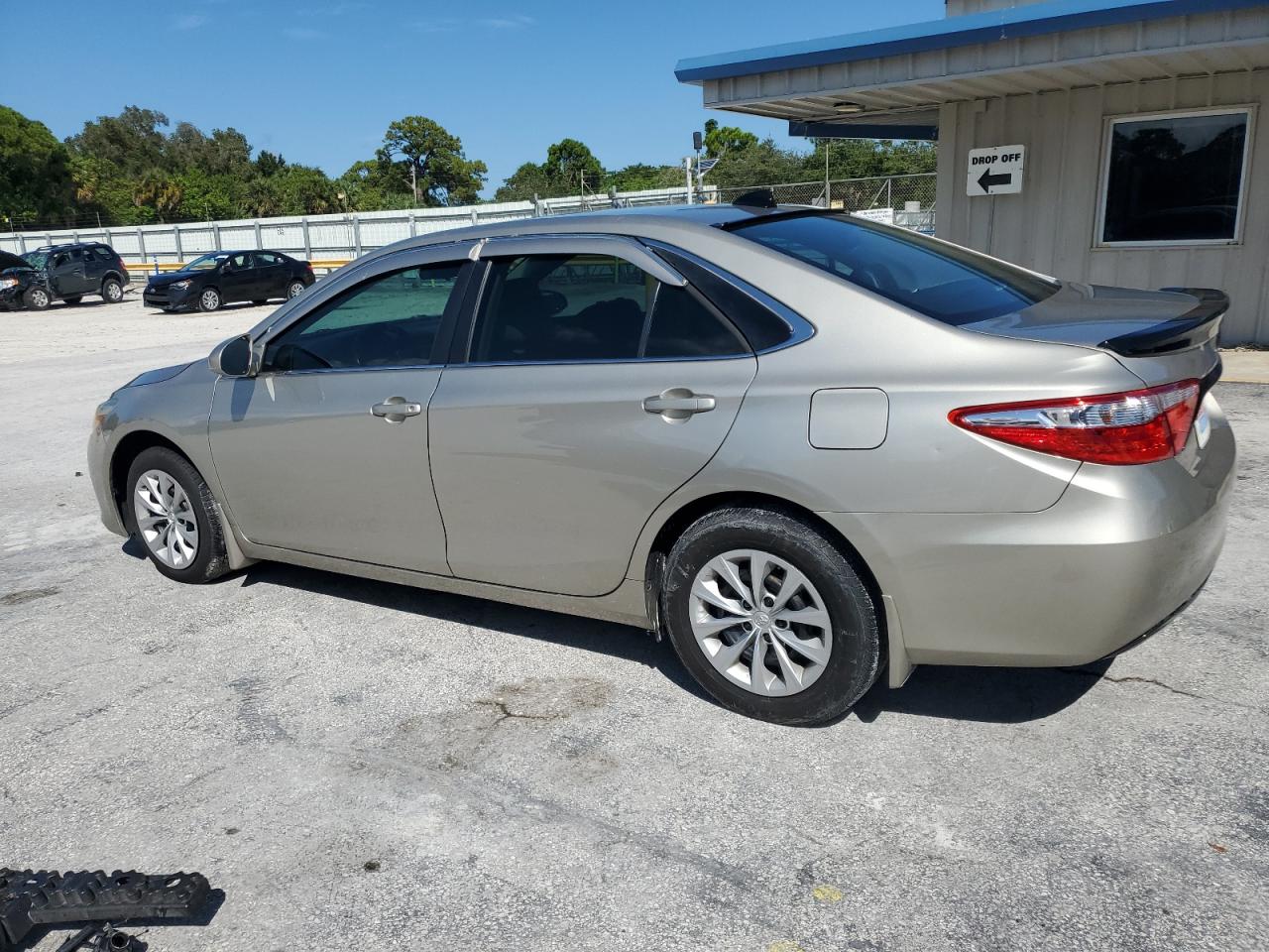 VIN 4T4BF1FK8GR560665 2016 TOYOTA CAMRY no.2