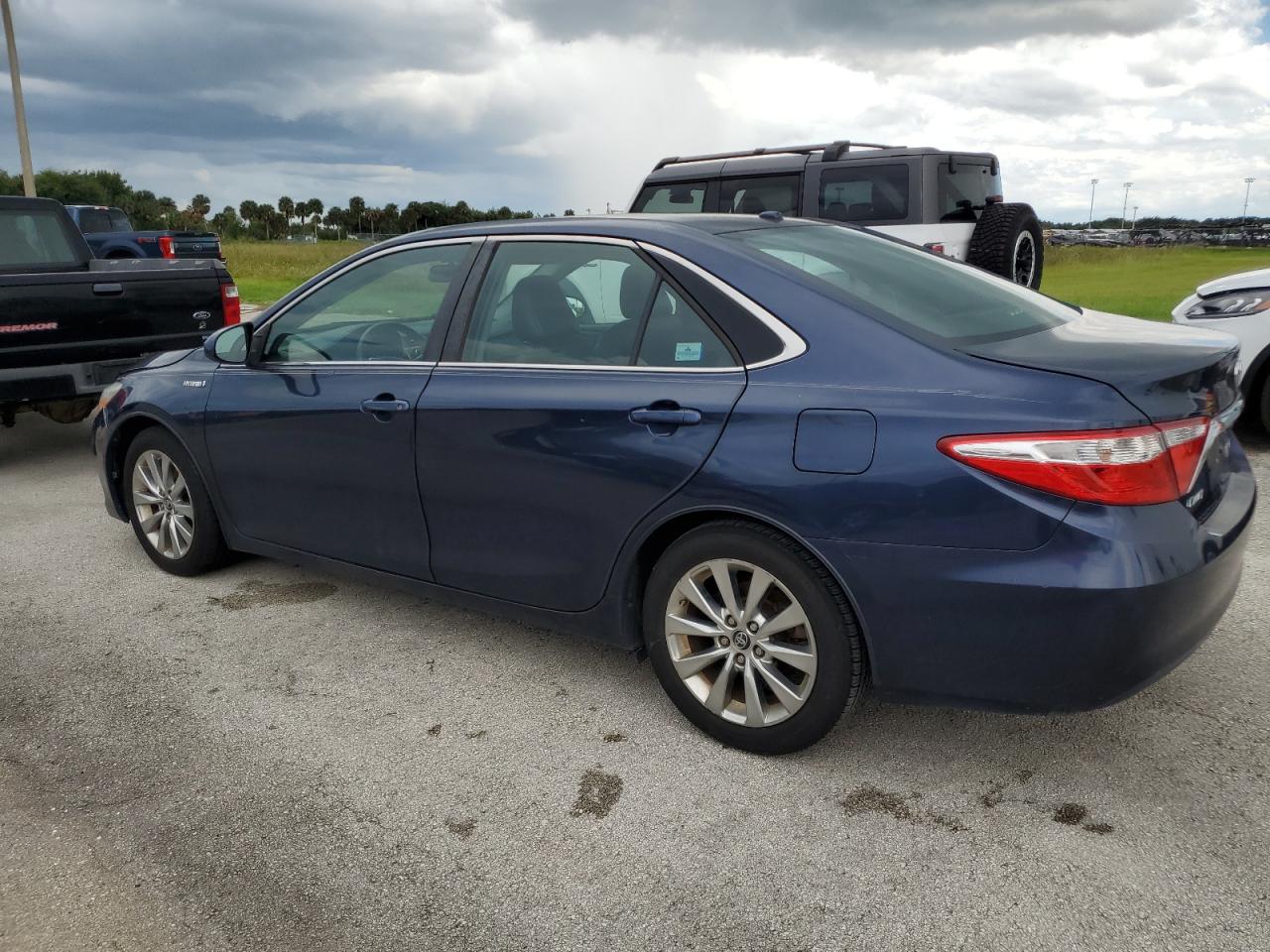 4T1BD1FK4FU171388 2015 TOYOTA CAMRY - Image 2