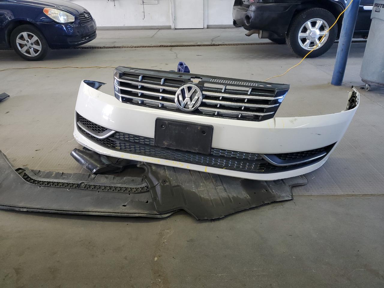 1VWBV7A36FC044987 2015 Volkswagen Passat Se