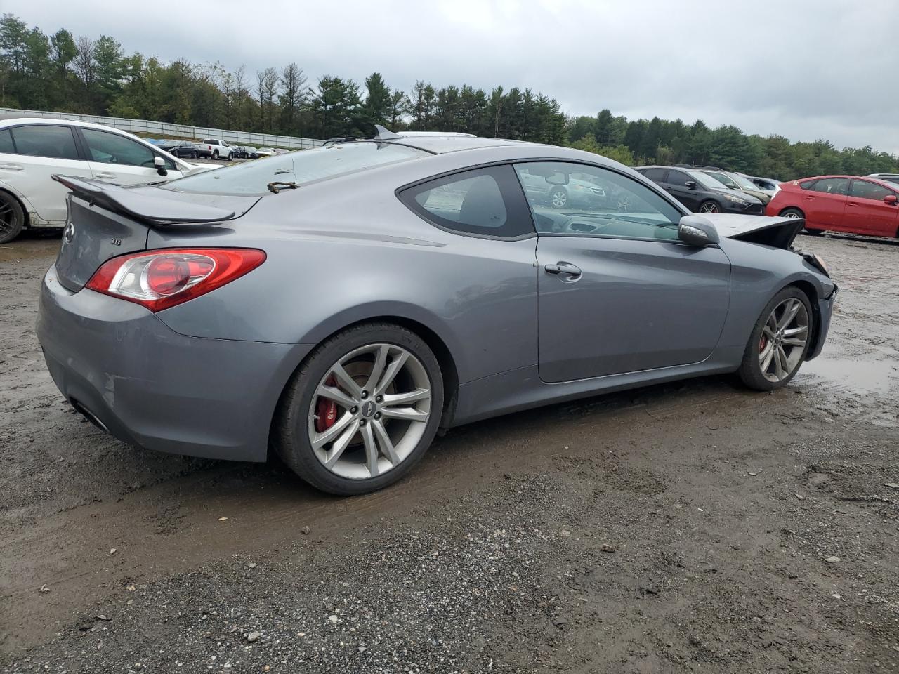 2010 Hyundai Genesis - Image 3