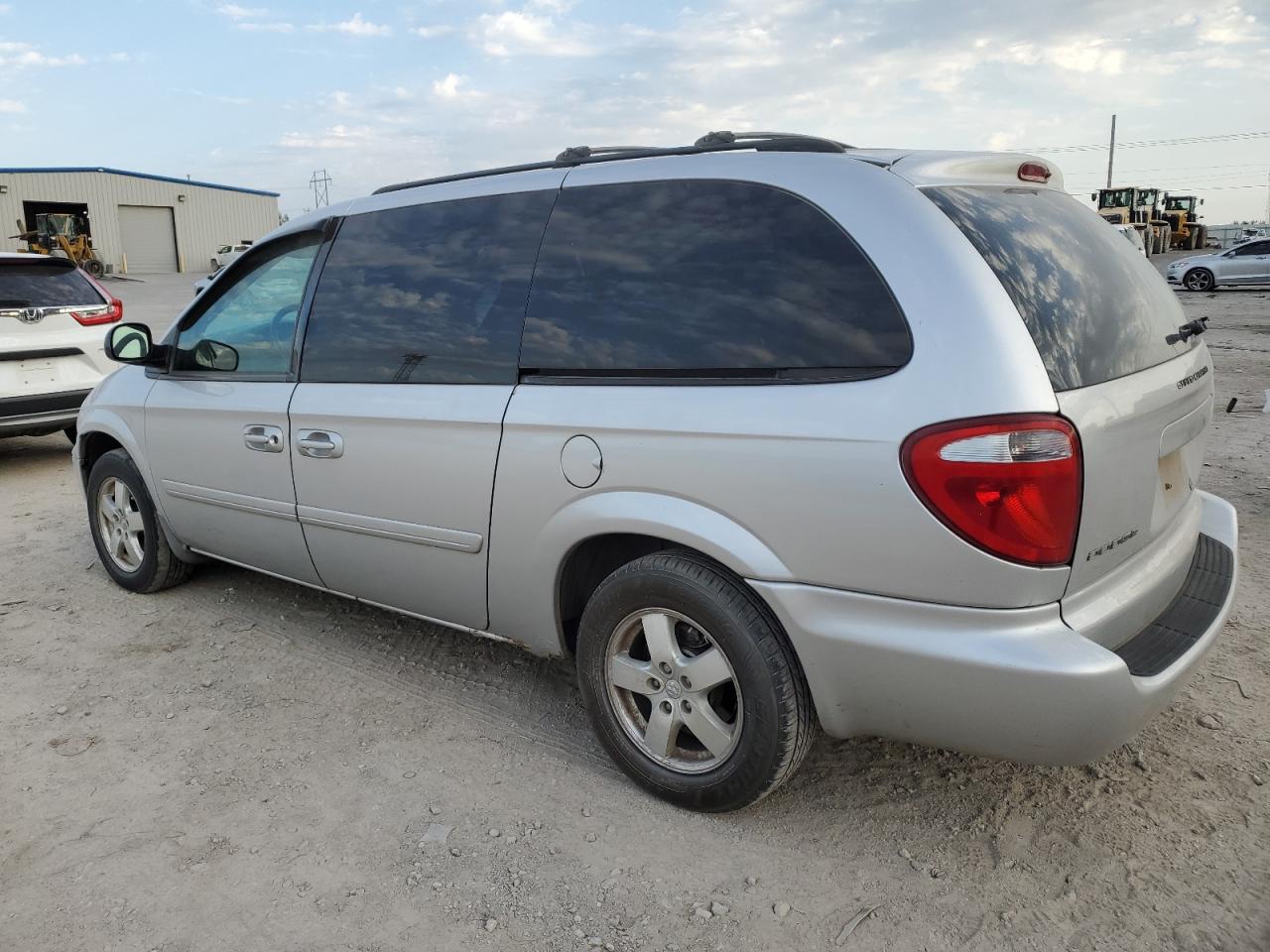 2007 Dodge Caravan - Image 2