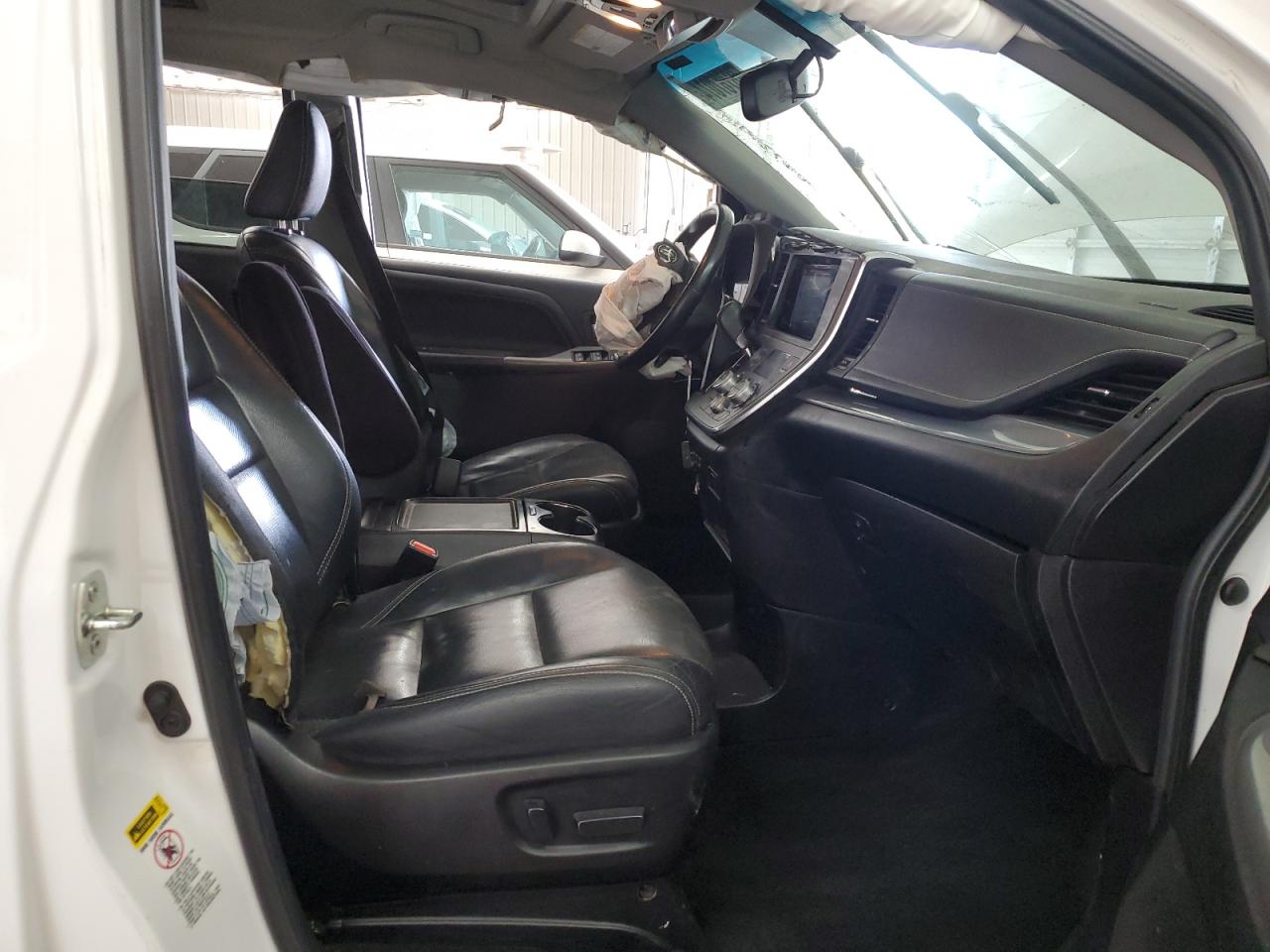 2015 Toyota Sienna - Image 7