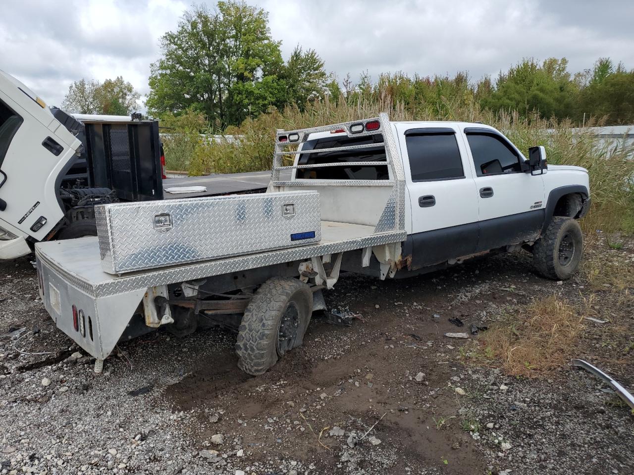 2004 Chevrolet Silverado - Image 3