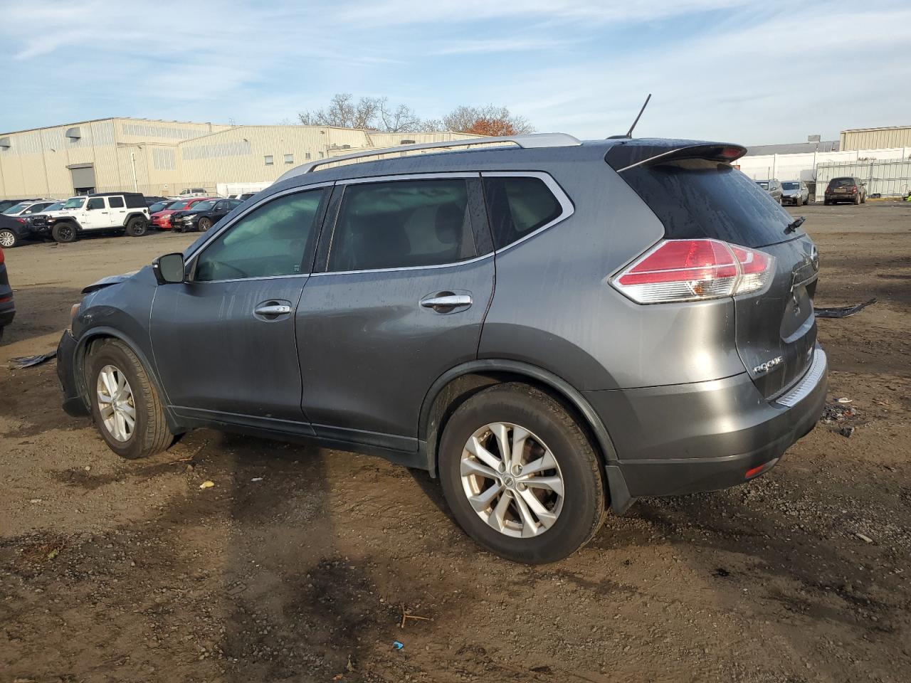 2015 Nissan Rogue - Image 2