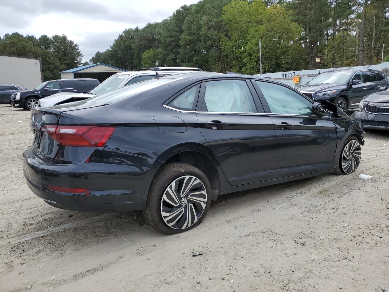 2021 Volkswagen Jetta - Image 3