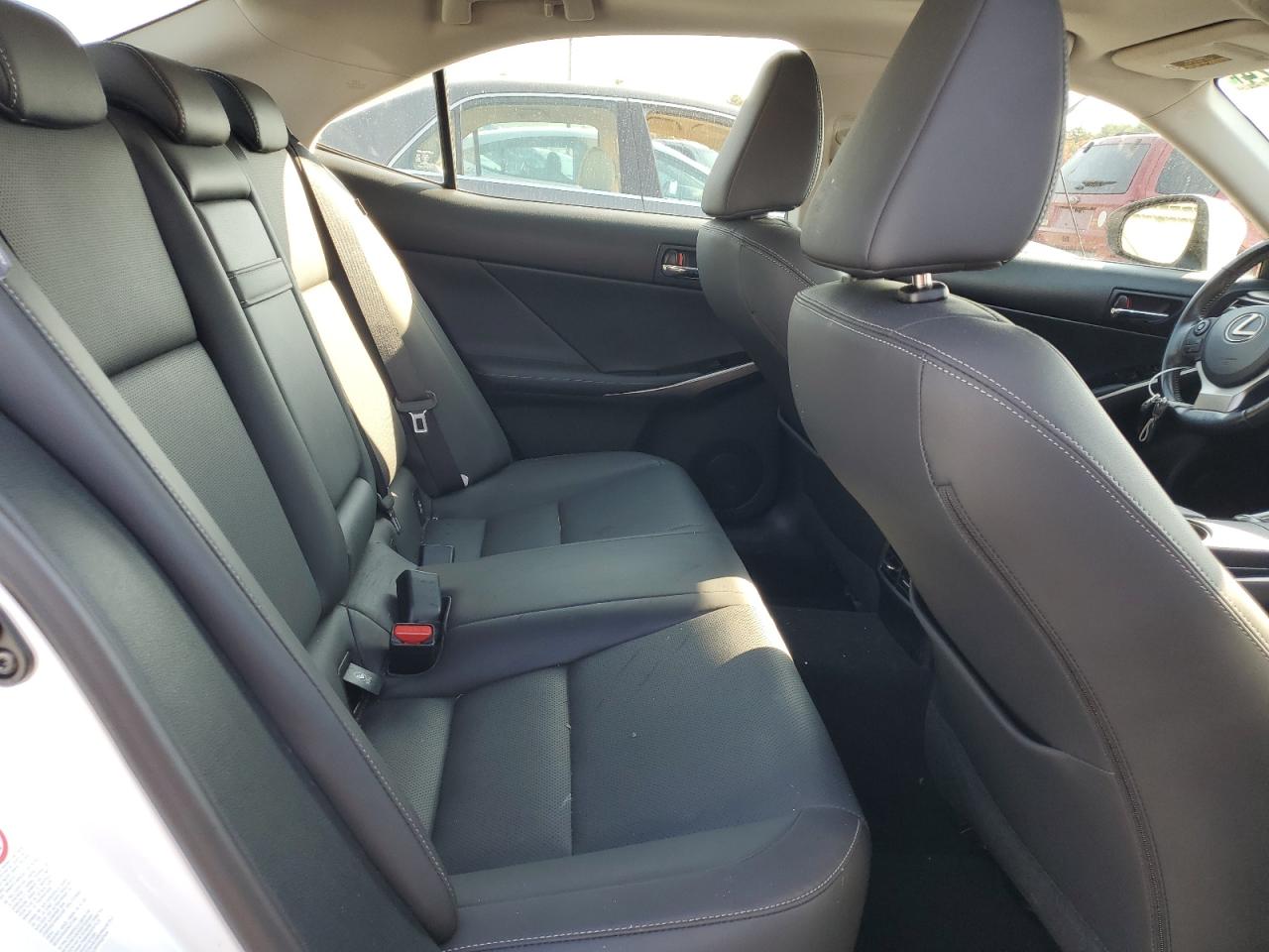 2016 Lexus IS - Image 10